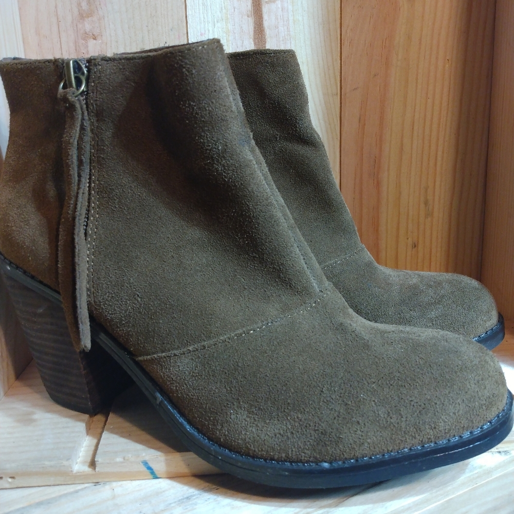 Suede crown vintage Brown boots size 7